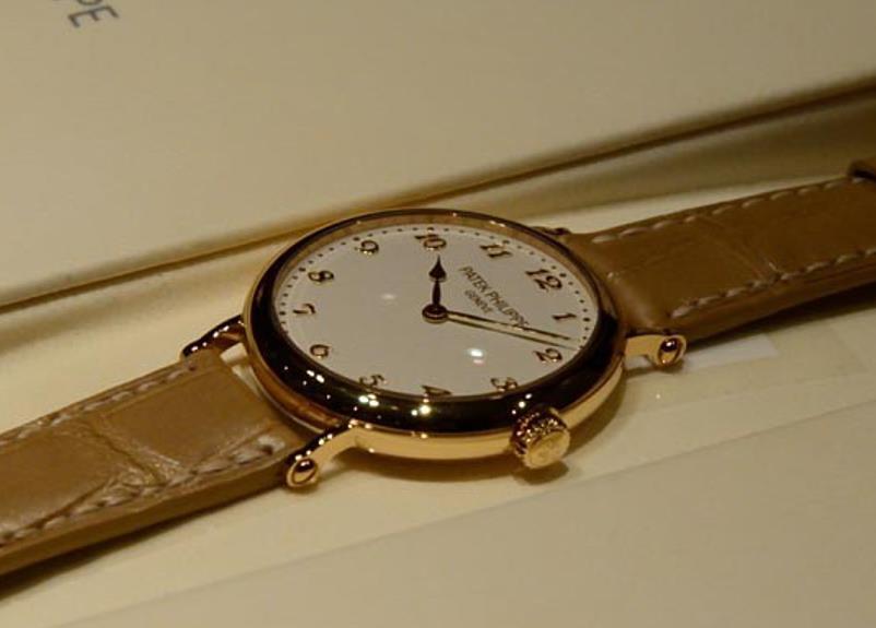 百达翡丽全新推出极为典雅的7200R-001腕表（图3）