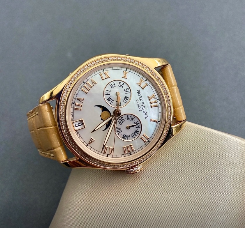 百达翡丽手表表蒙有划痕解决方法深度解析